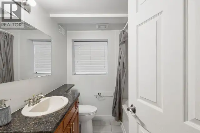 Ground level 3229 W 11TH AVENUE Vancouver, British Columbia in Long Term Rentals in Vancouver - Image 16
