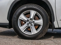 This 2025 Toyota Highlander is thoughtfully designed to make you get the most out of your day. This... (image 3)