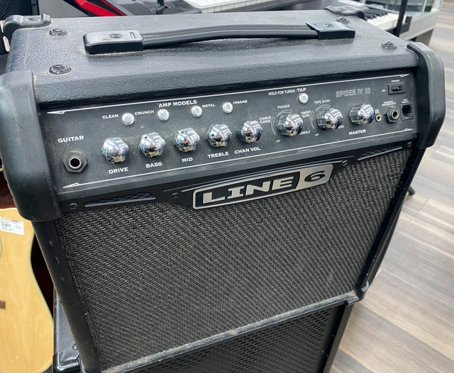 LINE 6 Spider IV 15-Watt Guitar Amp in Amps & Pedals in City of Toronto