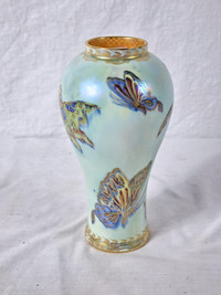 8" Wedgewood England Vase