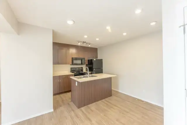 Townhomes with in Suite Laundry - Sagecourt - House for Rent Str in Long Term Rentals in Calgary - Image 5
