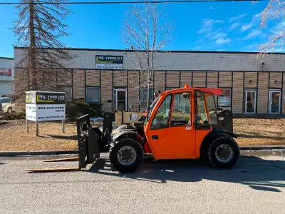 A 5000 pound capacity telehandler with a new factory side tilt carriage, work lights, heat and air c...