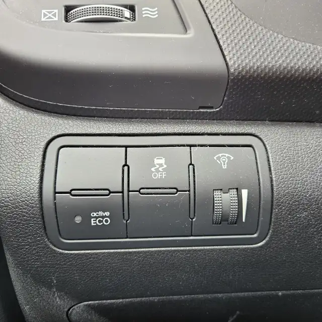 2017 Hyundai Accent SE in Cars & Trucks in St. Catharines - Image 11