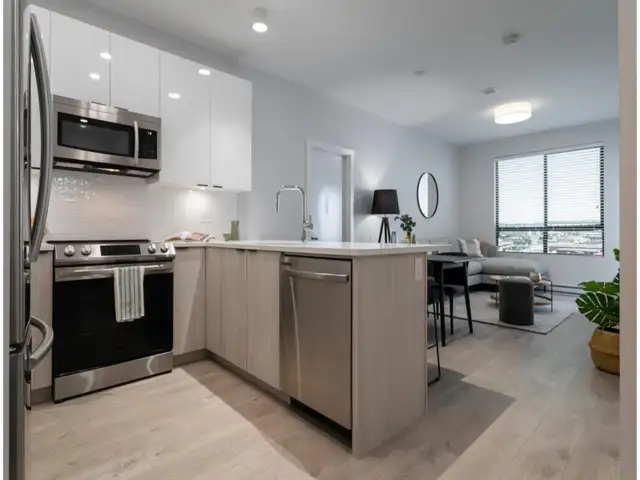 613 13458 95 AVENUE Surrey, British Columbia in Condos for Sale in Delta/Surrey/Langley - Image 3