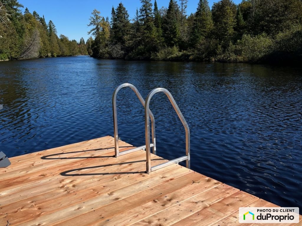 $735,000 - Raised Bungalow in Ste-Marguerite-Du-Lac-Masson — photo 3