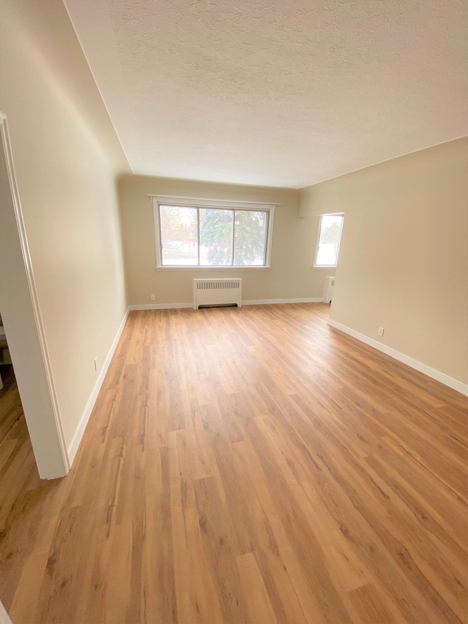 Classic 2 Bed + Den Suite - HEAT INCLUDED starting at $1225 3
