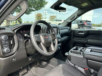 Own this rugged yet refined 2020 GMC Sierra 1500 Crew Cab 4x4, a one-owner vehicle with a pristine a... (image 8)