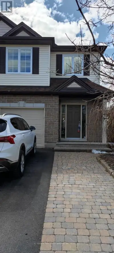 Spacious corner townhouse in the heart of stittsville. close to all tech companies e.g. ford, blackb...