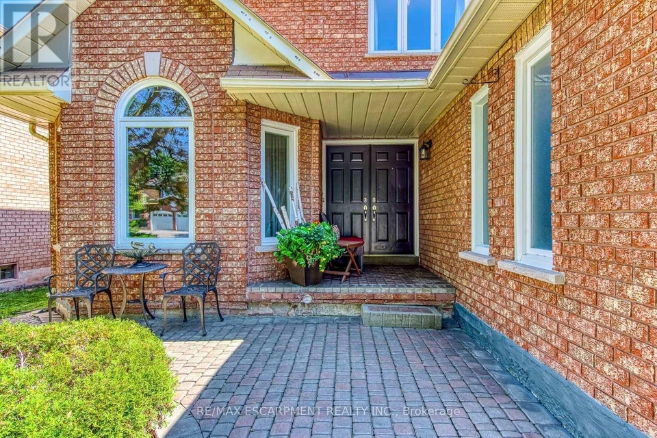 2442 Wynten Way Oakville (CV Clearview), Ontario, photo 3 of 40