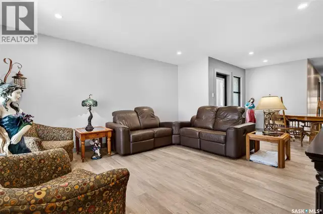 1160 Willow AVENUE Moose Jaw, Saskatchewan in Houses for Sale in Moose Jaw - Image 4