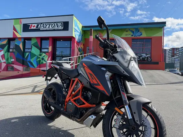 2017 KTM 1290 SUPERDUKE GT in Street, Cruisers & Choppers in Vancouver - Image 4