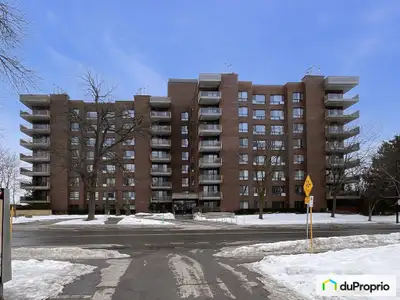Condo avec vue panoramique magnifique sur le centre-ville de Montréal et le mont Royal, situé au Con...