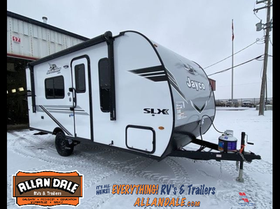 Jayco Jay Flight SLX 175FQW HighlightsFull rear bathroom featuring a tub/shower combo for added conv...