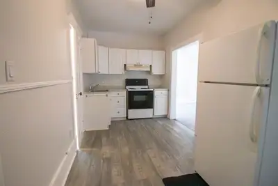 APARTMENT FOR RENT!! Located on King Street in Welland, minutes from the General Hospital, Welland F...