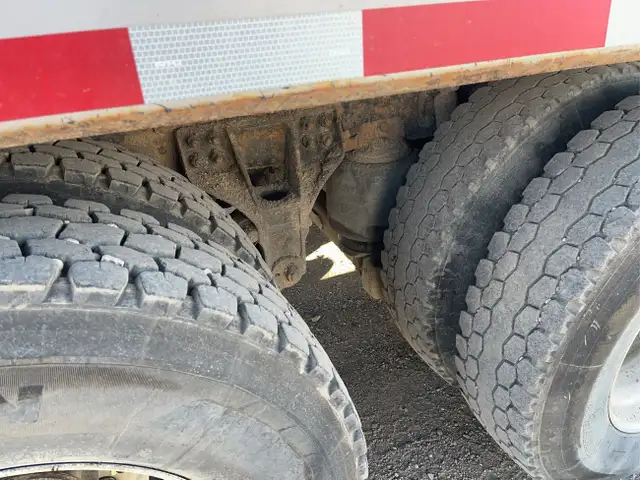 2016 Kenworth T800 in Heavy Trucks in Calgary - Image 10