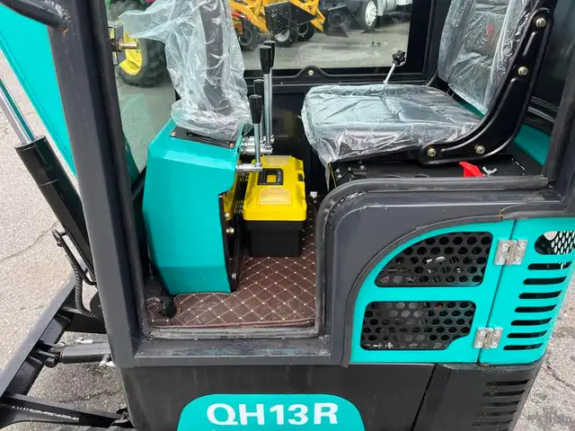 2024 agt Industrial Green QH13R Mini Excavator 420CC Gas Engine  in Heavy Equipment in Richmond - Image 27