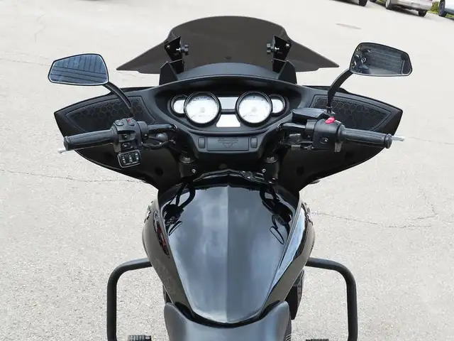 2014 Victory Motorcycles Cross Country 8-Ball Gloss Black in Street, Cruisers & Choppers in Cambridge - Image 7