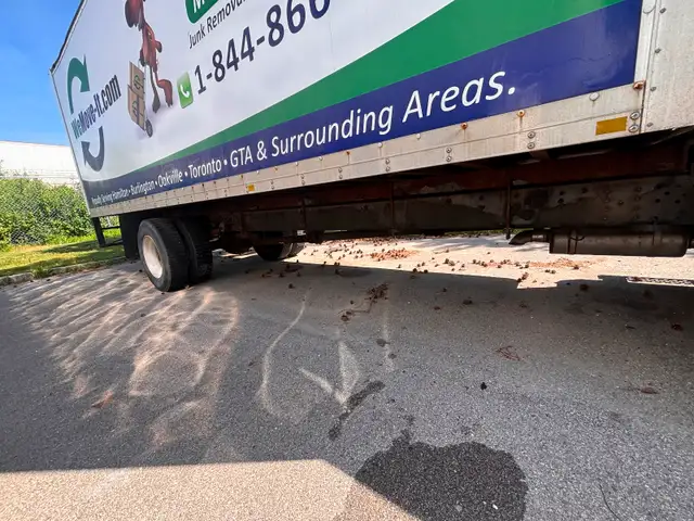 2006 GMC C7500 24' Truck in Cars & Trucks in Hamilton - Image 9