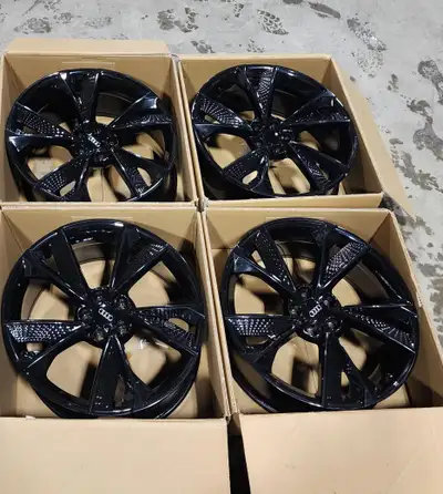 Size: 20x9 Bolt Pattern: 5x112 Bore: 66.5mm Offset: 25mm Fitment: Audi Q7, Audi Q8, Audi Q5, Audi SQ...