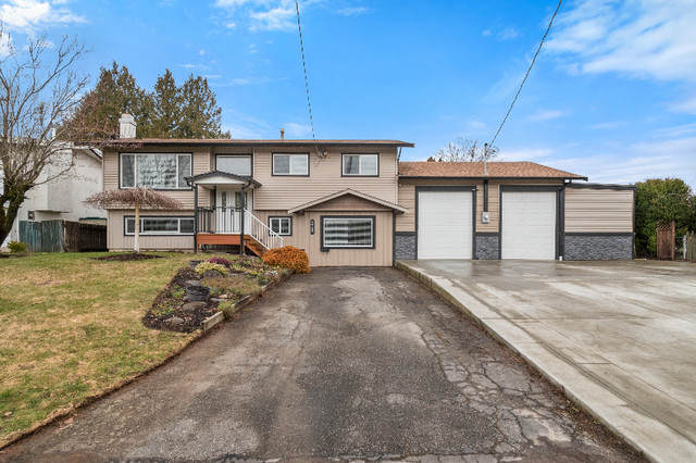 Great 24'2 X 23'7 Workshop - 46497 Seaholm Cres in Houses for Sale in Chilliwack