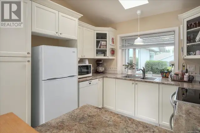 7 639 Arbutus St Qualicum Beach, British Columbia in Condos for Sale in Parksville / Qualicum Beach - Image 12
