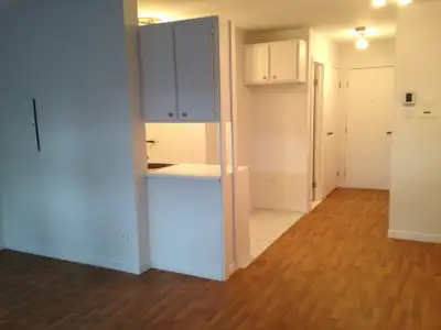 JOLI STUDIO (1½) AVEC PORTE PATIO,875$/MOIS TOUT INCLUS! AOUT