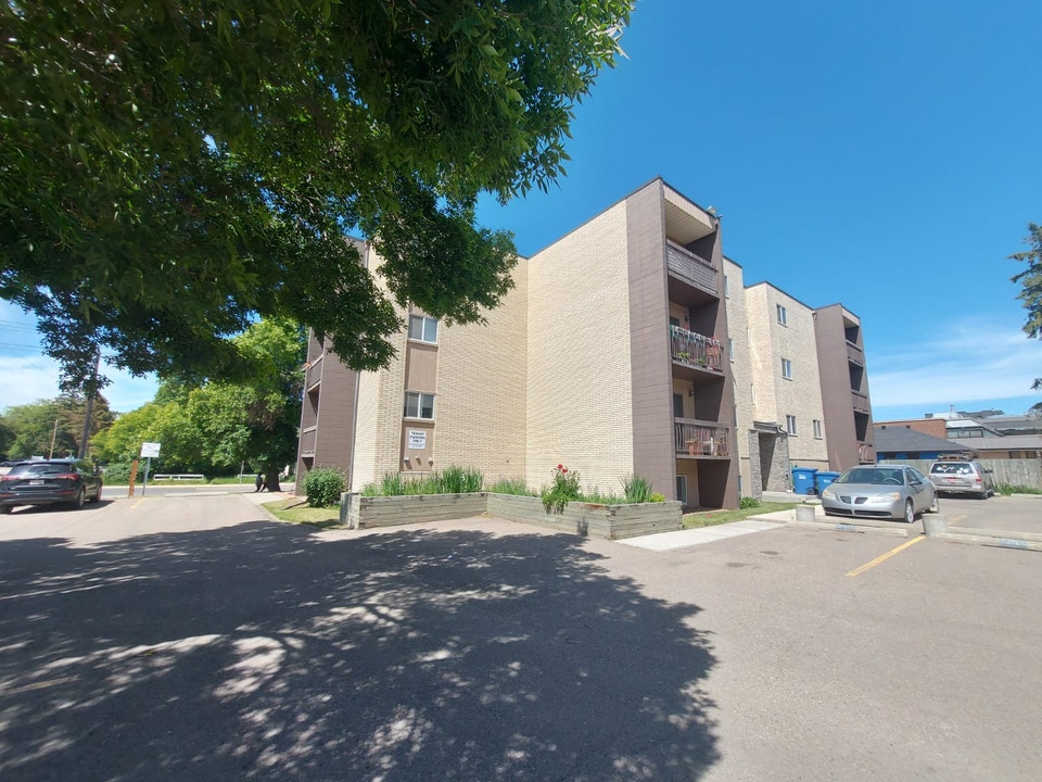 Beautiful 1 Bedroom Unit in Parkvale!! 2
