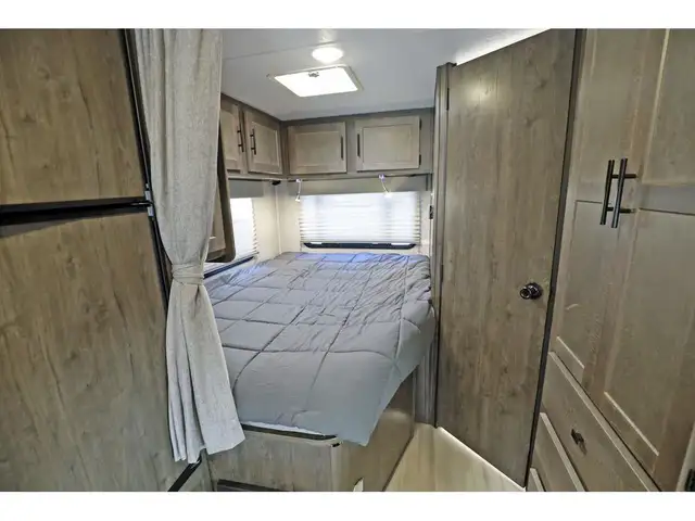 2022 Coachmen Leprechaun 230CB Classe C Compact + 6 Pneus neuf in RVs & Motorhomes in Laval / North Shore - Image 16