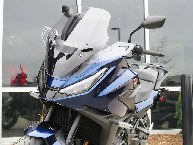 2025 Honda NT1100 DCT in Sport Touring in Cambridge - Image 10