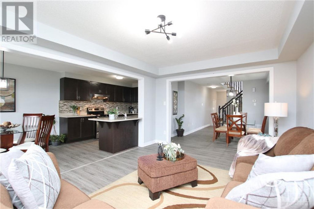 Amazing 2 unit 4 bed corner Townhome in Barrhaven! in Long Term Rentals in Ottawa
