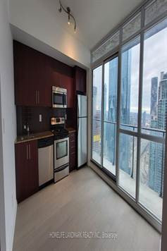 55 Bremner Blvd in Condos for Sale in City of Toronto - Image 2