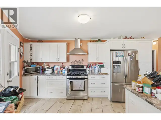 3935 Lakeside Road Penticton, British Columbia in Houses for Sale in Penticton - Image 4