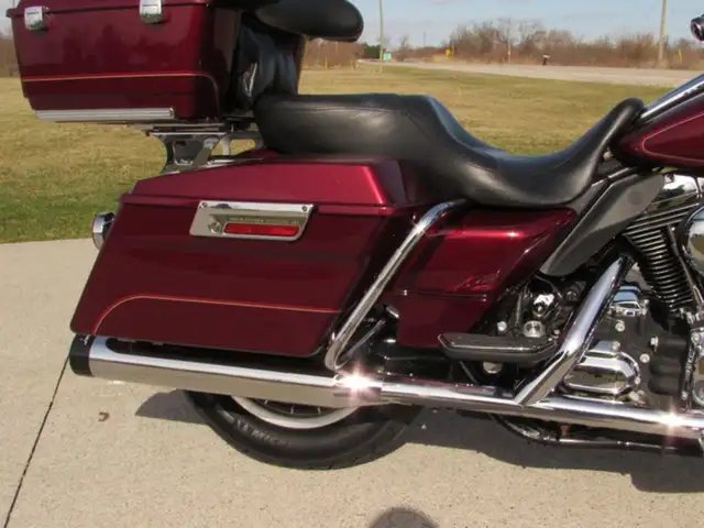2008 Harley-Davidson FLHTC Electra Glide Classic in Sport Touring in Leamington - Image 9
