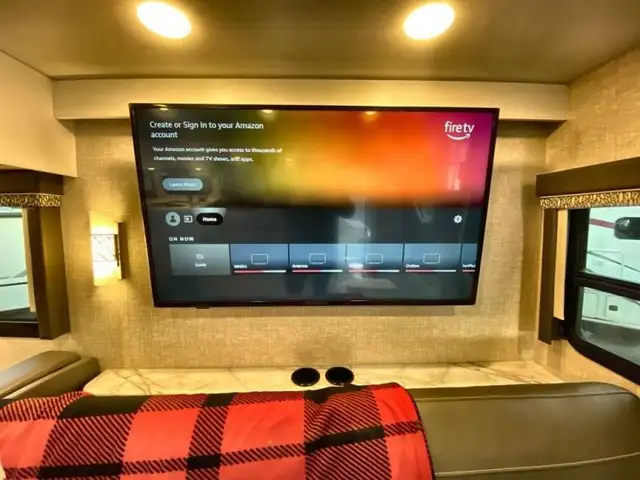 2025 Thor Motor Coach Hurricane 34R in RVs & Motorhomes in Bedford - Image 37