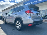 WHY THIS FORESTER STANDS OUT: • SUBARU SYMMETRICAL AWD Confident in snow, rain, gravel roads whateve... (image 7)