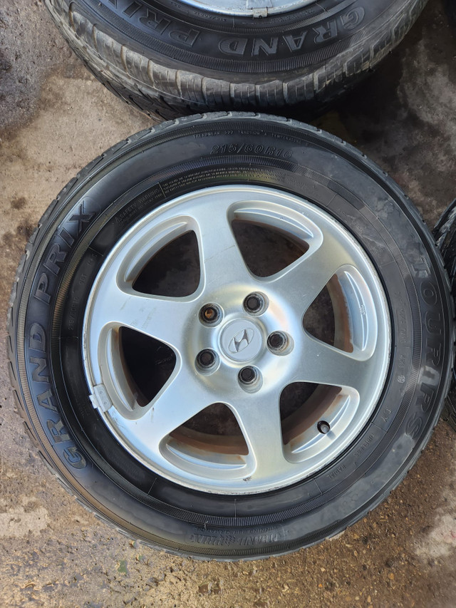 215 60 16 - RIMS AND TIRES - HYUNDAI - LIKE NEW in Tires & Rims in Kitchener / Waterloo - Image 3