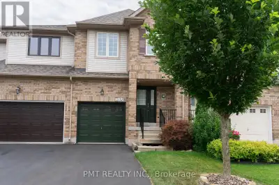 Welcome to this beautiful townhome tucked away on a quiet street in Oakville's highly desirable West...