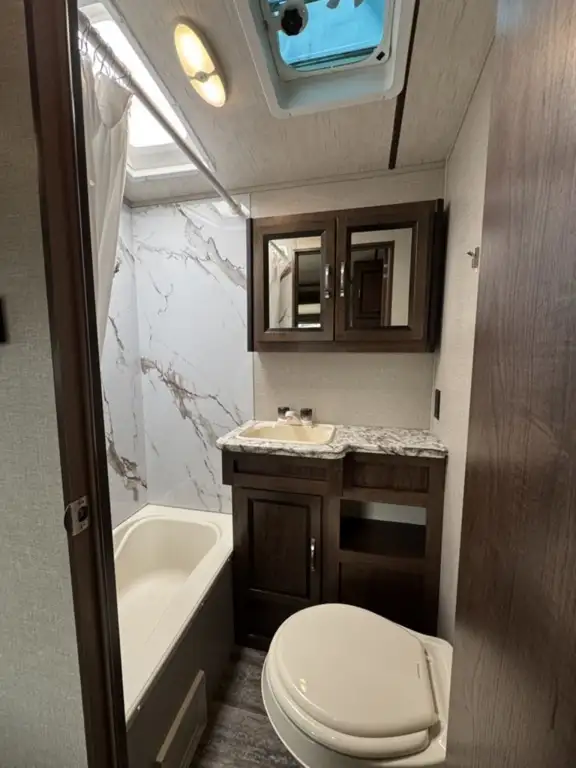 2017 Cruiser RV Fun Finder Xtreme Lite 28QD in Travel Trailers & Campers in St. Albert - Image 10