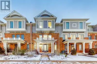 Executive stunning spacious 11 yrs Brookfield 2100 sqft 3 Bedrm + 1 Office Townhome in family friend...