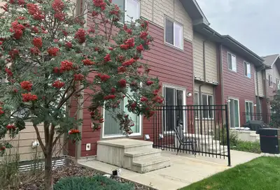 Welcome Home! Security deposit $1700 Open kitchen living room floorplan Granite counter tops Fridge,...