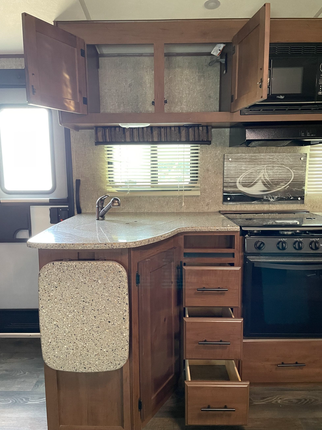 2019 OUTDOORS RV TIMBER RIDGE 27BH - ON CONSIGNMENT NO TAX in Travel Trailers & Campers in Regina - Image 12