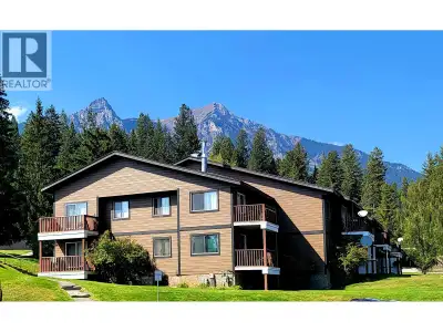 QUICK POSSESSION AVAILABLE on this Charming corner walkout two-bedroom, one-bathroom condo in Elkfor...