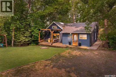 Are you looking for your own little spot to get away and relax? This might just be it! This super cu...