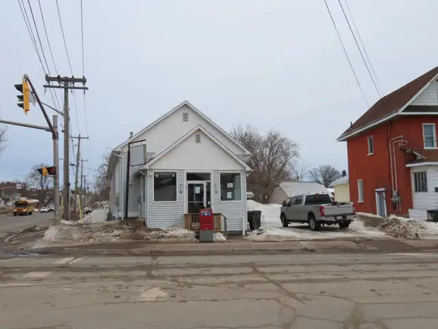Commercial/Residential zoning presently vacant storefront!