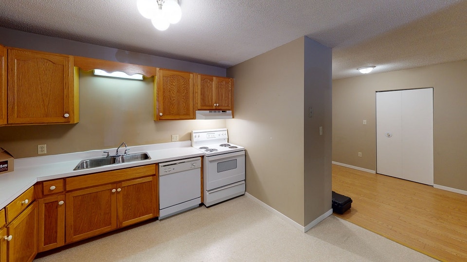 JANUARY 1ST- 1 BEDROOM  - CLOSE TO CAMPUS- PARKING 2