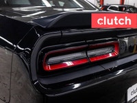 1 OWNER / Auto Dimming Rearview Mirror, Front Heated Seats, Ventilated Front Seats and more! Clutch... (image 9)
