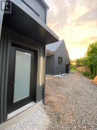 UNIT 2 - 5361 VALLEY WAY Niagara Falls (Cherrywood), Ontario