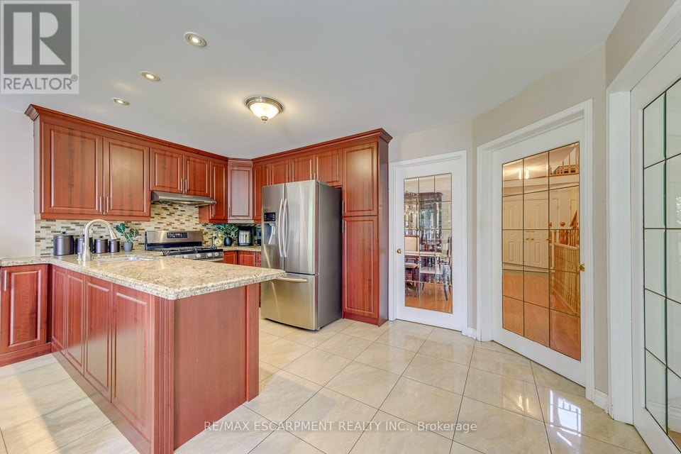 2442 Wynten Way Oakville (CV Clearview), Ontario, photo 14 of 40