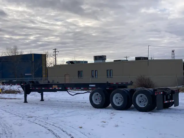 2006 Hyundai Container Chassis / 20 ft container pins in Heavy Equipment in Laval / North Shore - Image 5