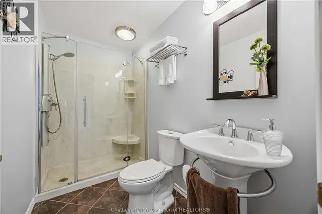 3932 St Clair PARKWAY Port Lambton, Ontario in Houses for Sale in Chatham-Kent - Image 16